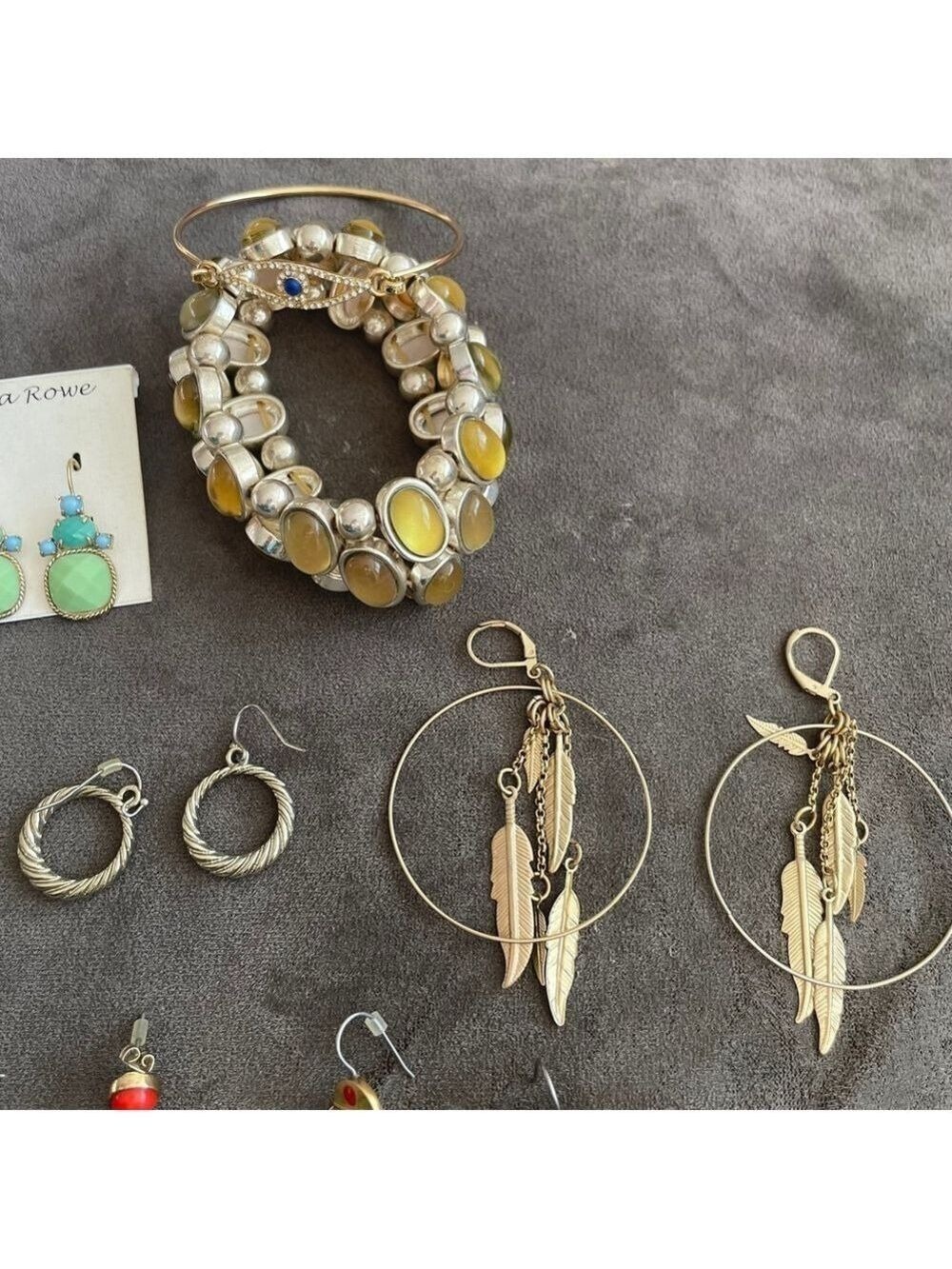 Costume jewelry bundle earrings and bracelets - Picture 3 of 5